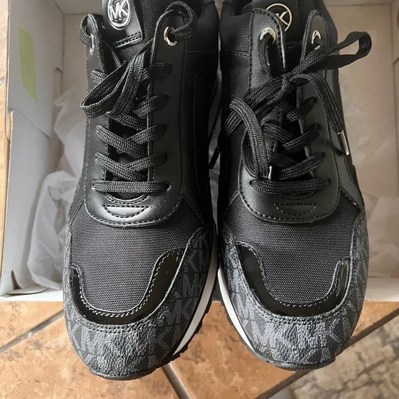 Michael Michael Kors Black/Silver Wilma Logo Trainer NEVER WORN - Picture 5 of 11